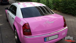 Chrysler 300c Folierung Car Wraaping Pink Püppy Police  (9)
